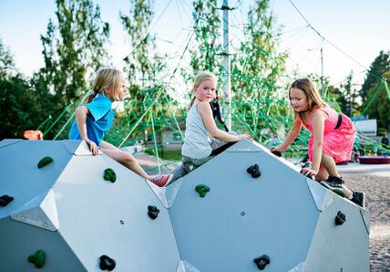 Kletterspielgeräte: Bewegung, Abenteuer und soziale Interaktion für Kinder