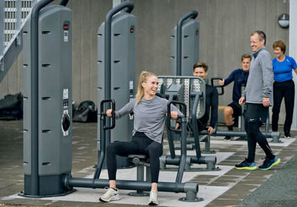 Outdoor-Krafttraining auf höchstem Niveau: Fitnessgeräte für draußen